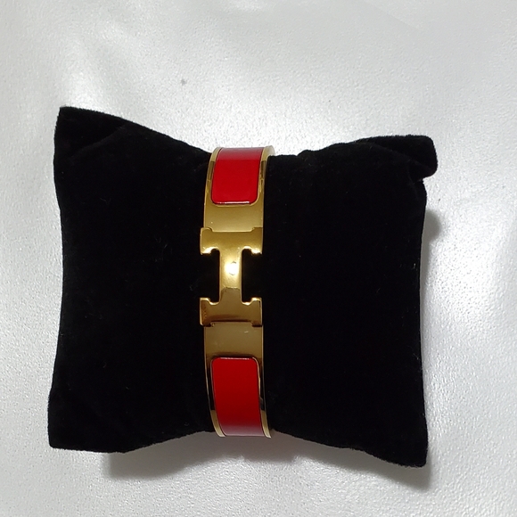 Luxury Clic H Red Bracelet Earrings & Necklace Jewelry Set - Picture 3 of 3